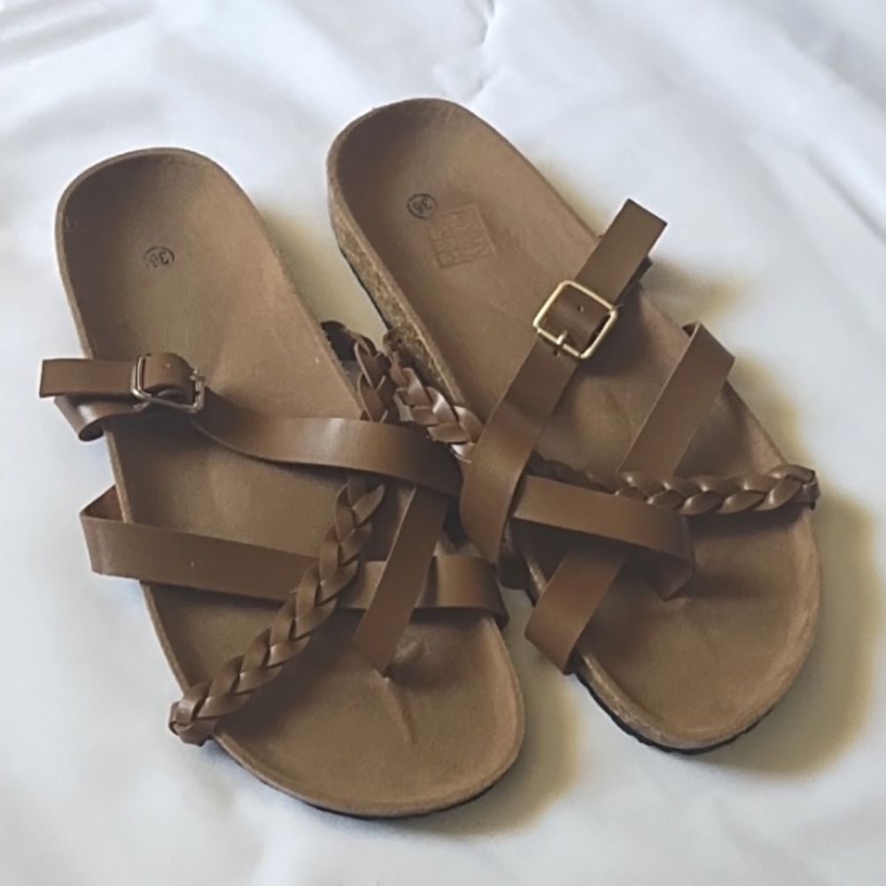 EUC Girls Sandals sz36